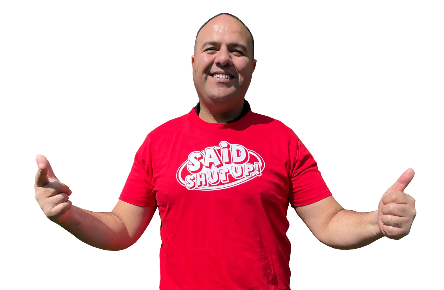 Saïd Bounadir met zijn beroemde rode Said Shut Up shirt en duimen omhoog